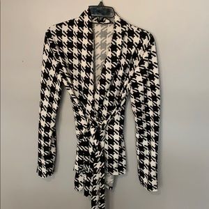 Black and white wrap too